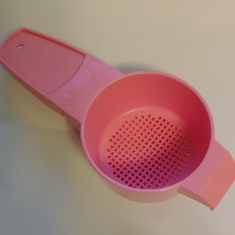 Tupperware Gadget Mini Colander Loose Tea Strainer Powder Sugar Sifter Blue Pink